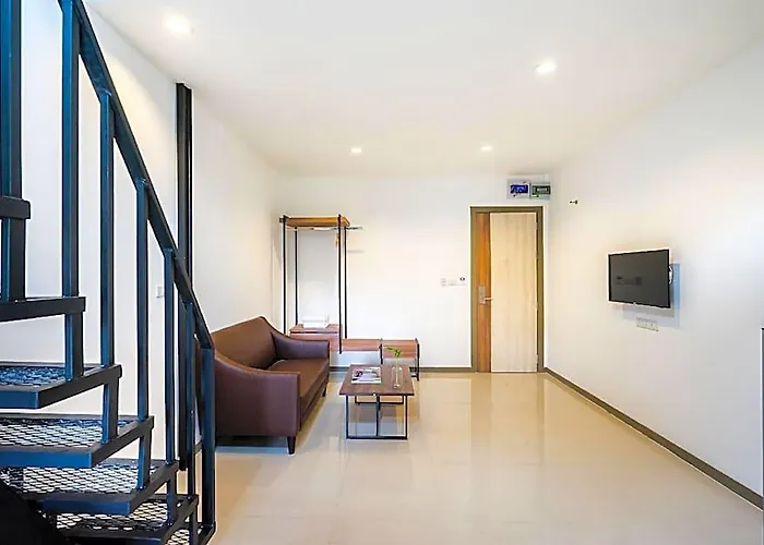 Bann Aim - No Parking Hotel