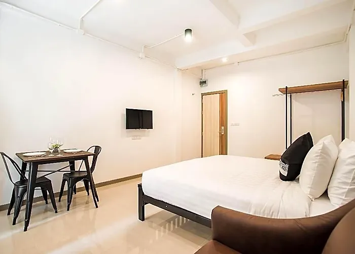 Bann Aim - No Parking Hotel