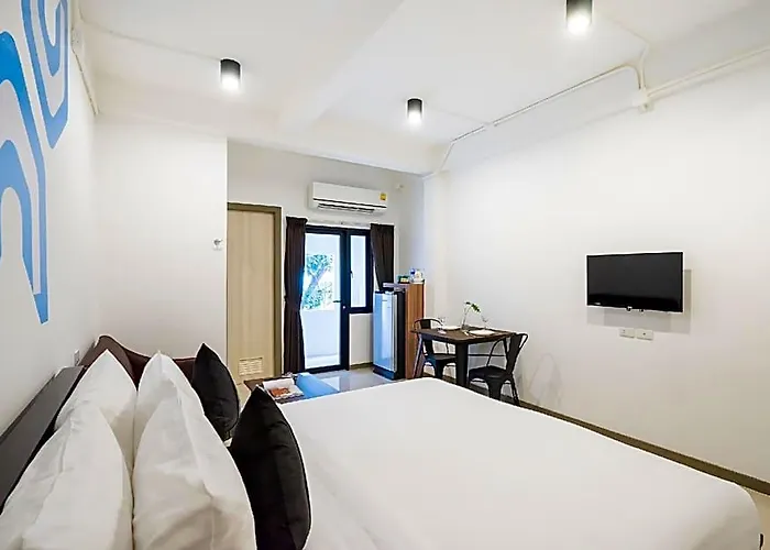 Bann Aim - No Parking Hotel